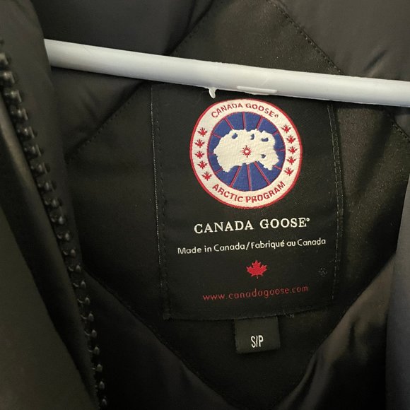 Canada Goose Victoria Parka - like new - Picture 2 of 7